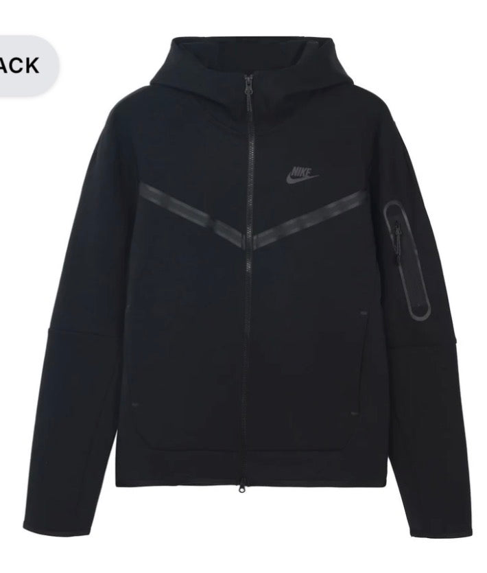 BLACK NIKE TECH