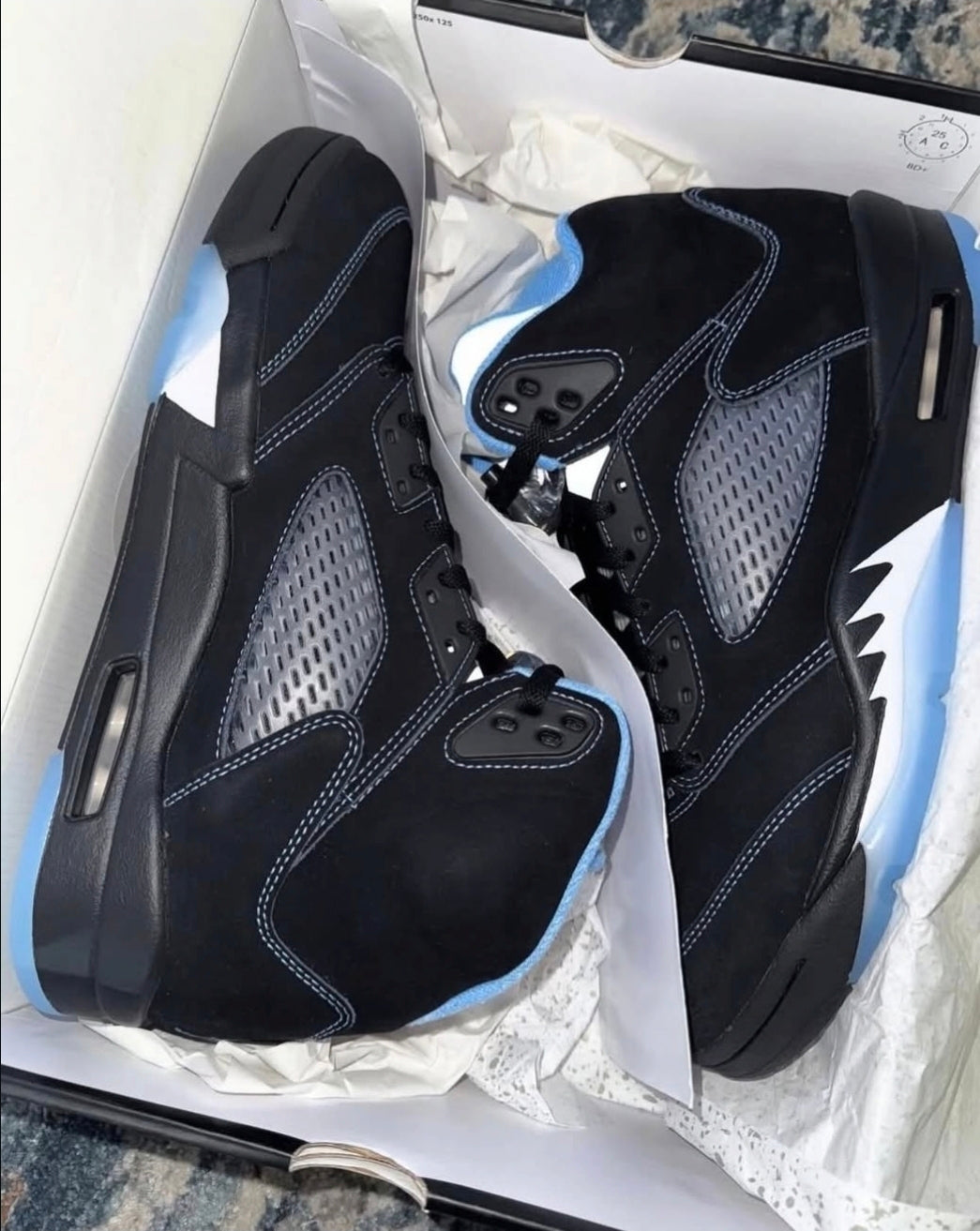 JORDAN 5 RETRO BLACK UNIVERSITY BLUES
